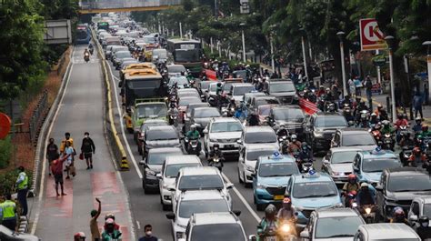 Atasi Kemacetan Pemprov Dki Jakarta Berencana Atur Ulang Jam Kerja