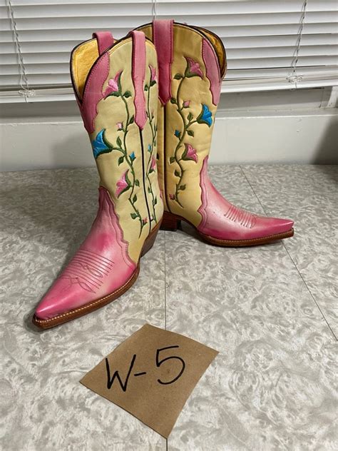 Pink Cowboy Boots Gem