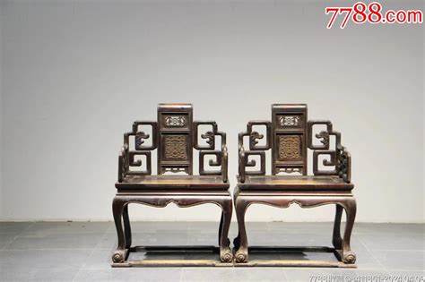 宝座式，，，太师椅一对，，制式漂亮，木质，榉木。尺寸68×95×49，品相如图， 价格6800元 Se99913586 木椅凳 零售