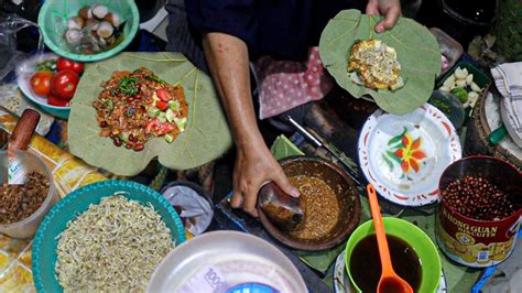 Baru Buka Di Serbu Pembeli Ibu Nya Sampai Keteteran Melayani Lontong