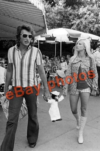 PHOTO SYLVIE VARTAN Johnny HALLYDAY 1971 N407 01 20x30cm 7 8 X