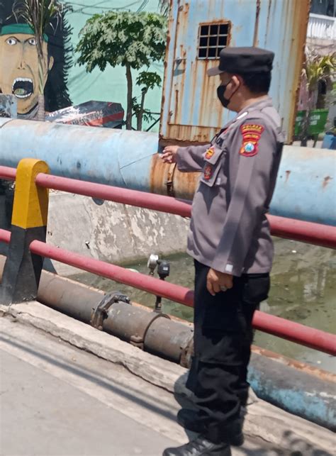 Polsek Krembangan Cek Debit Air Solotigo Terpantau Kondisi Dalam Batas