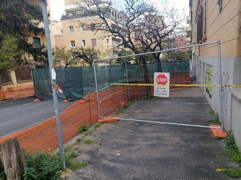 Via Dei Giordani Si Prolunga La Chiusura E Intanto La Voragine Si