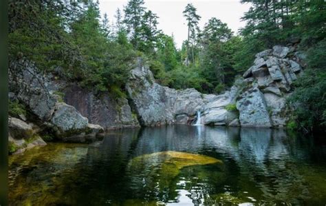 Tragedia en La Cumbrecita un turista cayó a un arroyo con su hija se