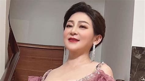 54歲王彩樺禮服開深v！胸前「激裸大片春光」辣爆了 釣出陳冠霖驚呼 娛樂星聞