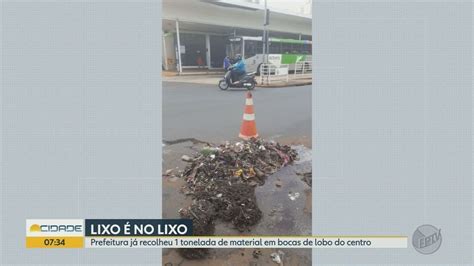 Prefeitura retira 1 tonelada de lixo em bocas de lobo próximas a