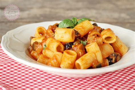 Pasta Con Sugo Di Melanzane Un Primo Piatto Gustoso E Squisito