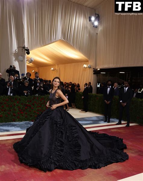 Kendall Jenner Flashes Her Nude Tits At The Met Gala In Nyc Photos Pinayflixx Mega Leaks