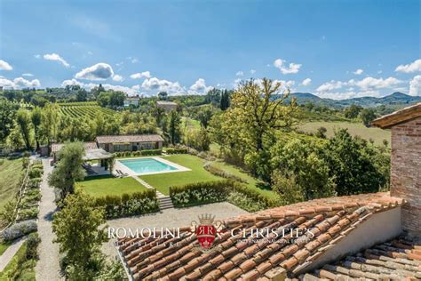 CASALE DI LUSSO CON PISCINA IN VENDITA A MONTEPULCIANO TOSCANA