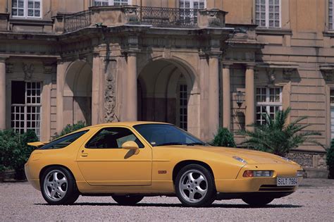 Porsche 928 Model History