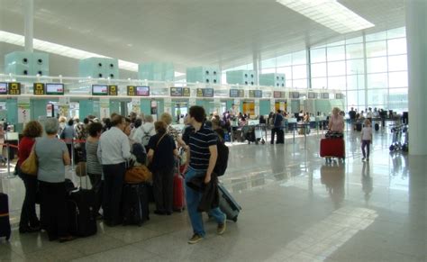 Vaga De Neteja A La Terminal 2 De L Aeroport Del Prat Diari Del Treball