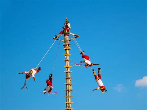 Voladores de Papantla - Tierras Mayas