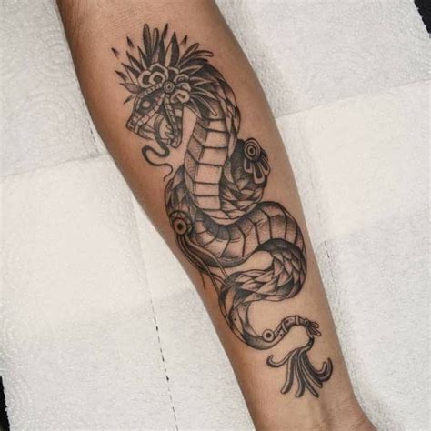 Tatuaje de Quetzalcóatl Tatuajes tribales aztecas Tatuaje de dragón