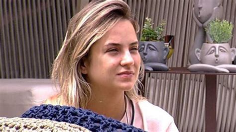 Irreconhecível Ex BBB Gabi Martins surge morena e bocão gigante