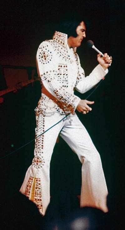 Elvis On Stage At The Las Vegas Hilton In January 26 1973 Elvis