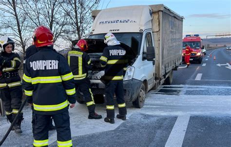 FOTO Un camion a luat foc în mers pe autostradă între Sibiu și Sebeș