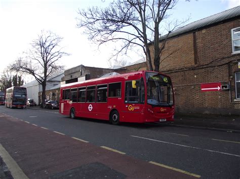 Tom London & Surrey Bus Blog: Route 413 Observations