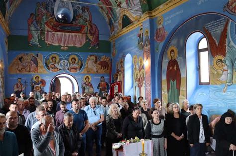 Vladika Dimitrije Slu Io Liturgiju U Manastiru Na Zupcima Otac