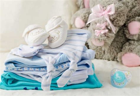 Here is a small checklist of items that you can include in the layette ...