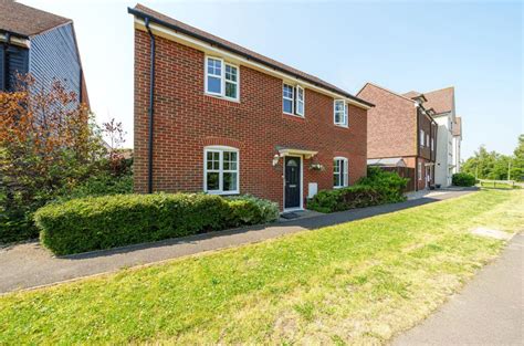 4 Bed Detached House For Sale In Capercaillie Close Bracknell