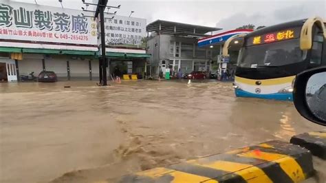 颱風還沒來就淹水！ 南投午後豪雨「馬路變黃河」 Yahoo奇摩汽車機車