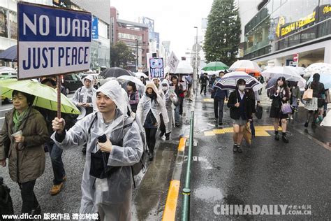 日本近千名高中生雨中游行反对安保法 3 中国日报网