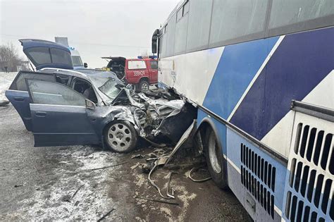 Poważny wypadek w Świlczy Zderzenie autobusu z samochodem