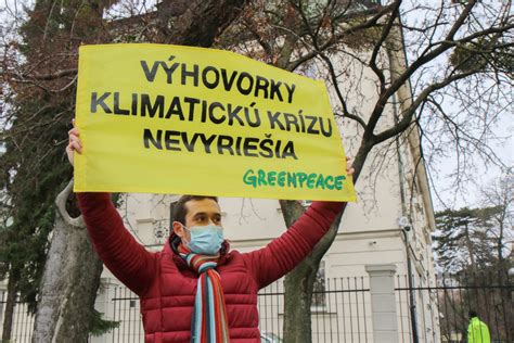 Greenpeace protestuje pred Matovičovým úradom Žiada ho aby podporil