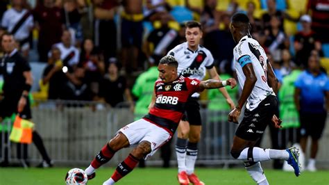 Corinthians Encaminha Chegada De Matheuzinho Lateral Do Flamengo