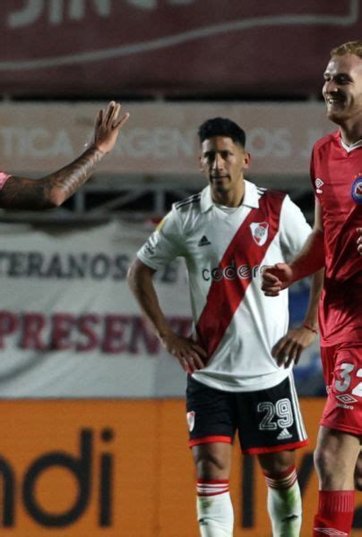 River cayó como visitante ante Argentinos Juniors en su debut por la