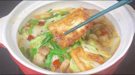 天冷燉上一道「砂鍋白菜豆腐」，簡單美味又健康，做法靠譜接地氣 【一畫美食】砂鍋白菜豆腐 砂鍋白菜豆腐食譜 白菜料理 豆腐料理 天天要聞