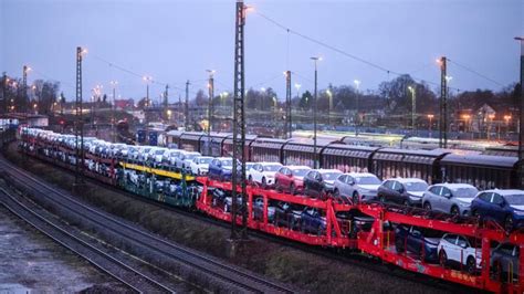 Wolfsburg Protest Vor VW Werk Aktivisten Stoppen Autozug NOZ