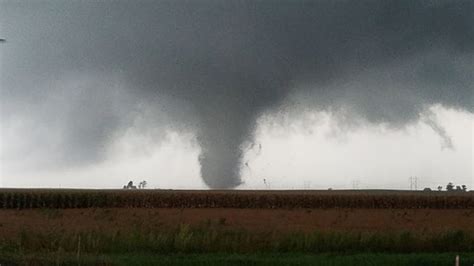 4 Tornadoes Touch Down In Illinois Homes Destroyed Abc7 Los Angeles