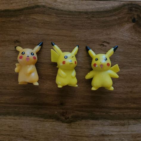 Se produkter som liknar 3 st Pokémonfigurer Pikachu på Tradera