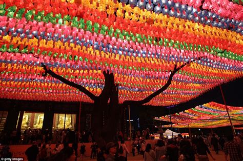 A Bela Celebração Do Vesak Na Coreia