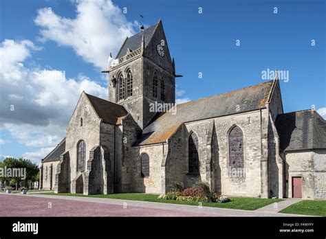 Sainte M Re Glise Glise Avec M Morial En L Honneur De Parachute