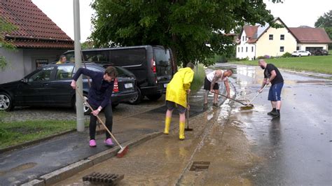 Konnersreuth Marktgemeinde nach Starkregen von Schlamm überspült