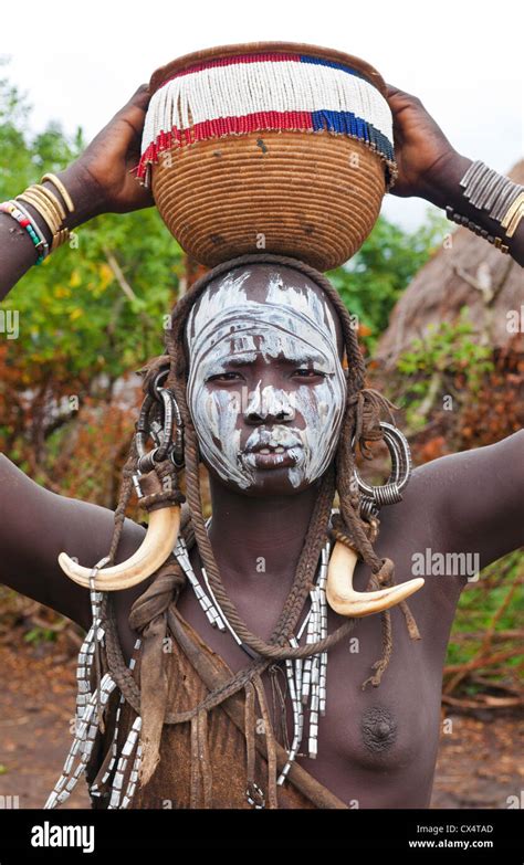 Jinka Etiopía África aldea omo inferior mago salvaje del Parque