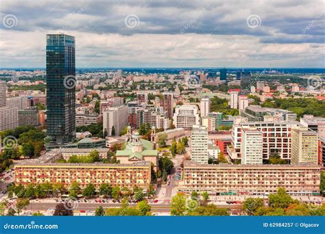 Vista A Rea De La Ciudad Moderna En Varsovia Polonia Imagen De Archivo