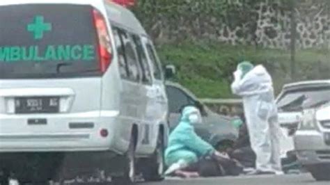 Kronologi Tabrakan Ambulans Vs Motor Berawal Emak Emak Nekat Melintas