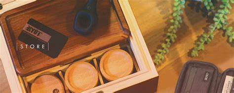 Smoking Accessories: Herb Humidors, Smell Proof Bags & Wood Boxes