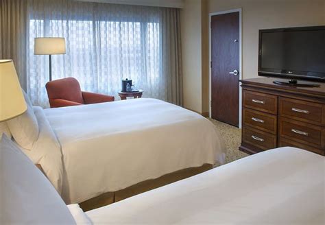 Newark Liberty International Airport Marriott vacation deals - Lowest ...