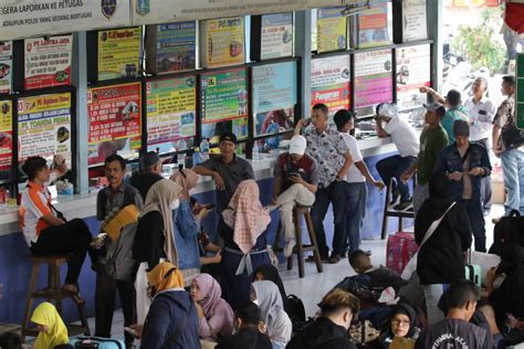 Infopublik Libur Nataru Pengguna Bus Di Terminal Kampung Rambutan