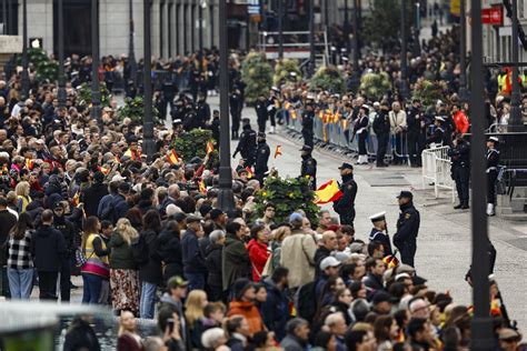 Miles De Personas Celebran En Las Calles De Madrid La Jura De La