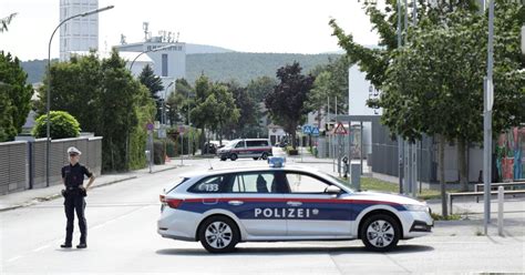 Albanac Upao Sa Ma Etom U Policijsku Stanicu Pretio Da E Sve Da Ih