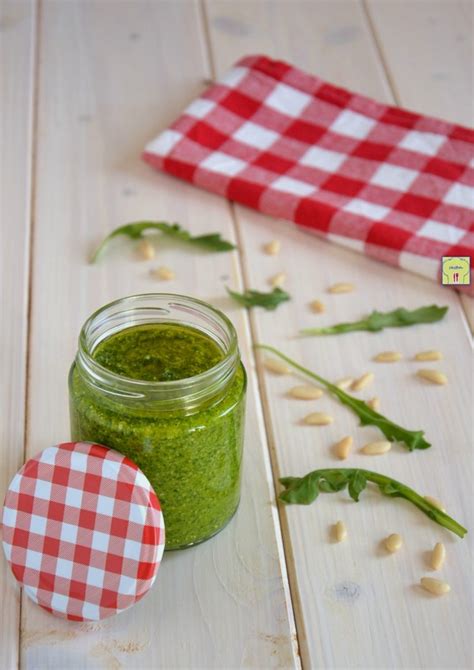 Pesto Di Rucola Ricetta Condimento Per Primi Piatti Facile Veloce E