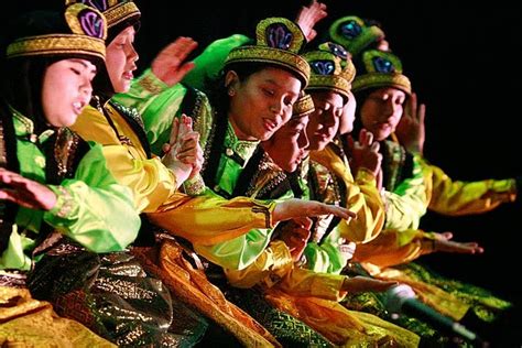 Indonesian Heritage Society: Tari "Saman" called "Pok pok Ane ...