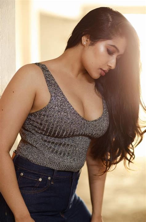 Nikita Sharma Latest Photoshoot Goes Viral Filmibeat