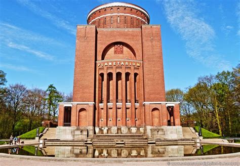 Planetarium Hamburg - der alte Wasserturm im Stadtpark