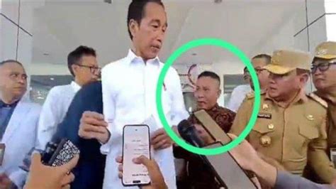 Viral Pria Terobos Paspampres Dan Tarik Jokowi Nyaris Terjatuh Rupanya